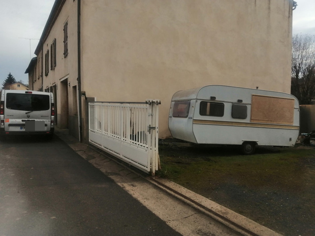 La Convivane pendant le chantier, avant son habillage vert et bleu.